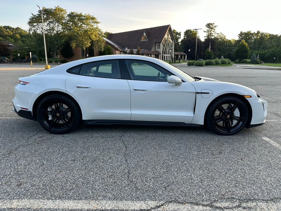 2020 Porsche Taycan 4S - Image 21 of 31