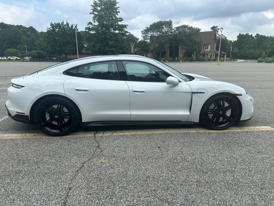 2020 Porsche Taycan 4S - Image 20 of 31