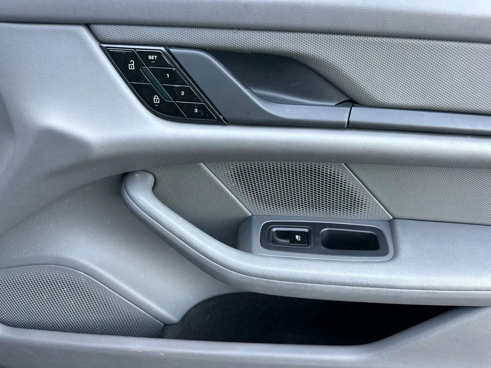 2020 Porsche Taycan 4S - Image 18 of 21