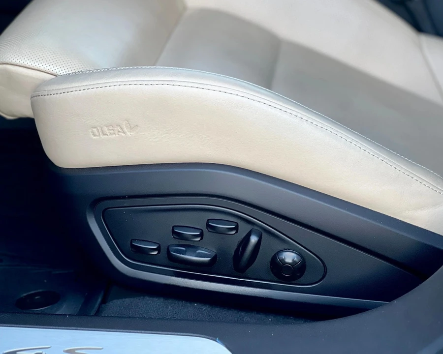 2020 Porsche Taycan 4S - Image 16 of 21