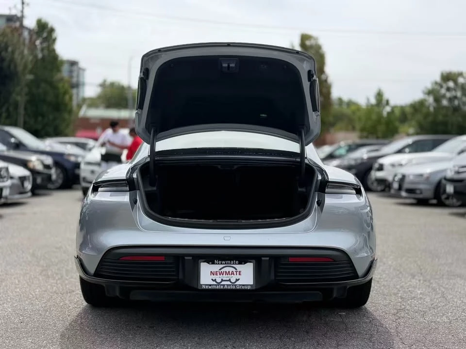 2020 Porsche Taycan - Image 9 of 19