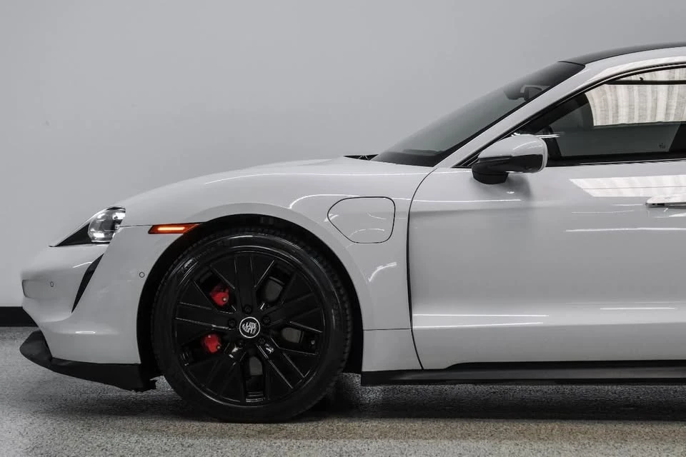 2020 Porsche Taycan - Image 17 of 20