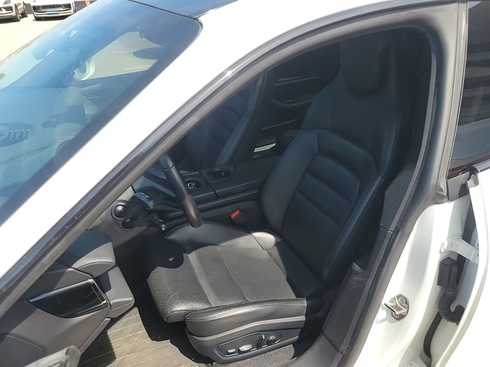 2020 Porsche Taycan - Image 11 of 18
