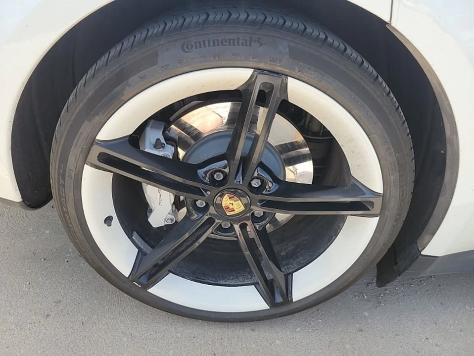 2020 Porsche Taycan - Image 7 of 18
