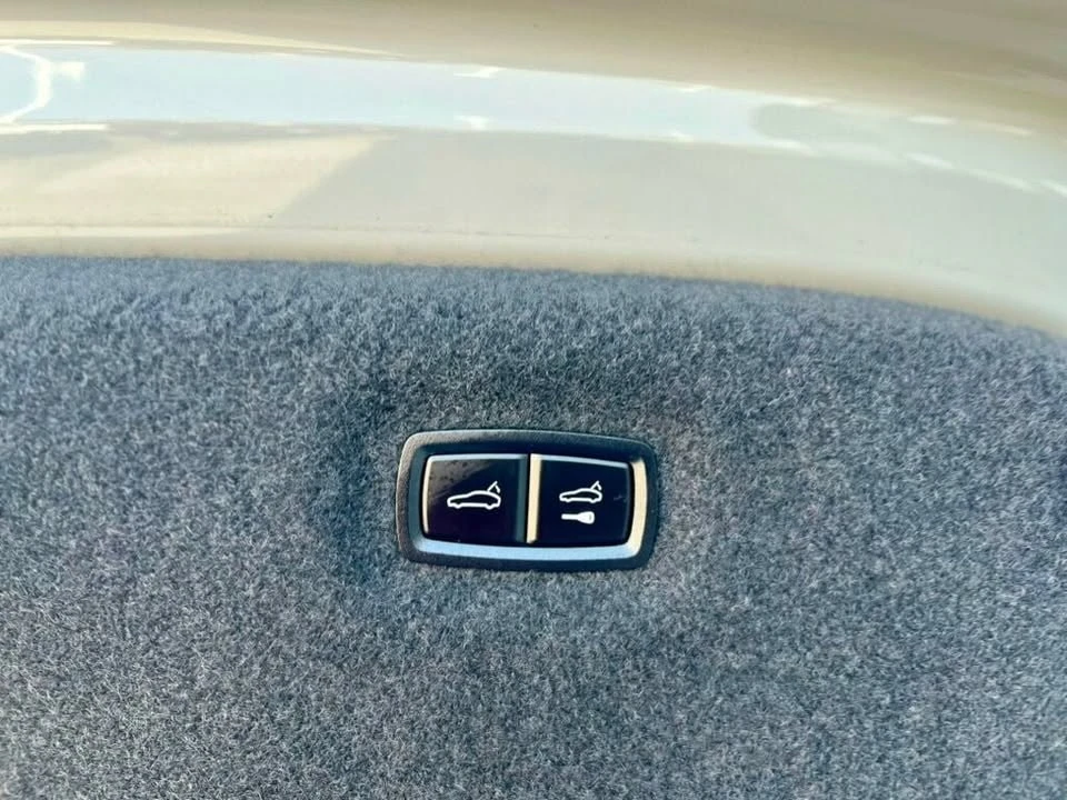 2020 Porsche Taycan - Image 15 of 20