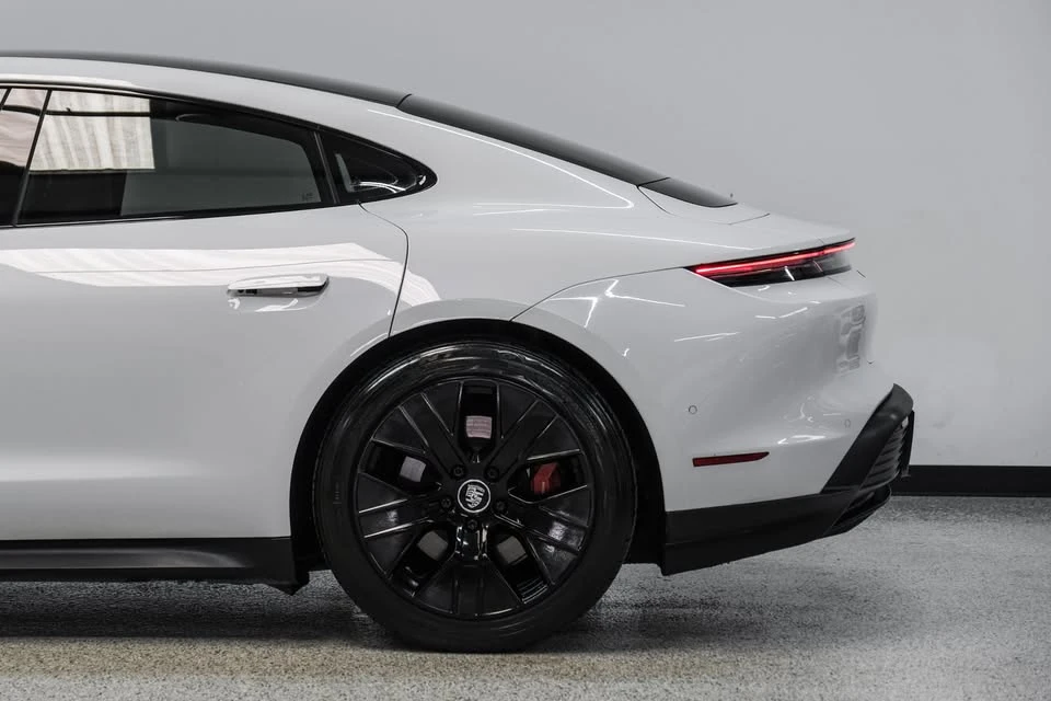 2020 Porsche Taycan - Image 17 of 19