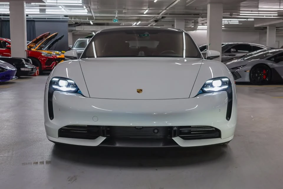 2020 Porsche Taycan Turbo - Image 19 of 20
