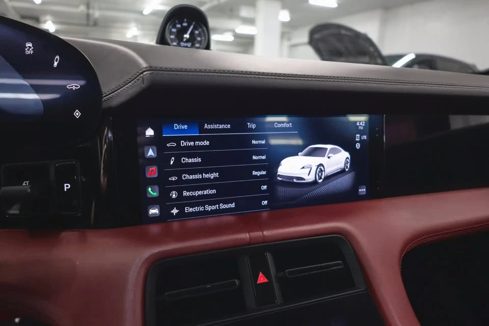 2020 Porsche Taycan Turbo - Image 16 of 20