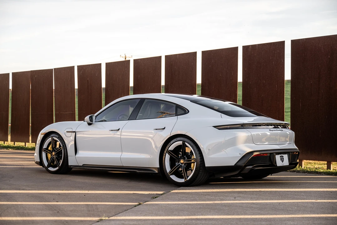 2020 Porsche Taycan Turbo S - Image 16 of 31