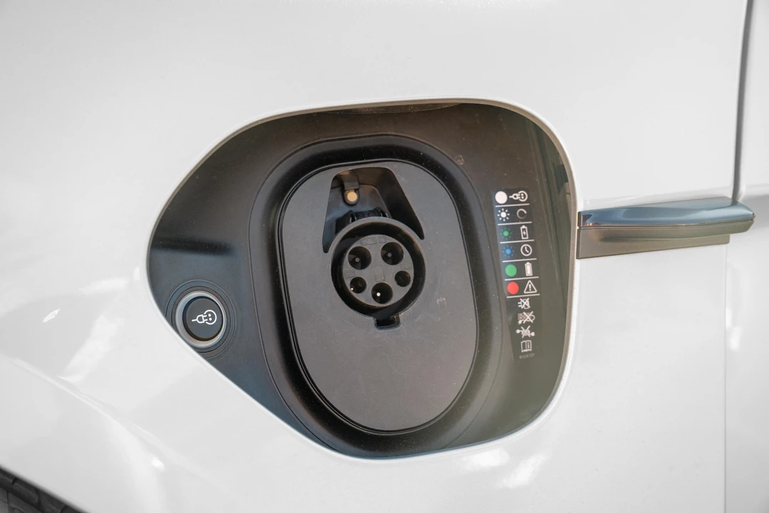 2020 Porsche Taycan Turbo S - Image 15 of 31