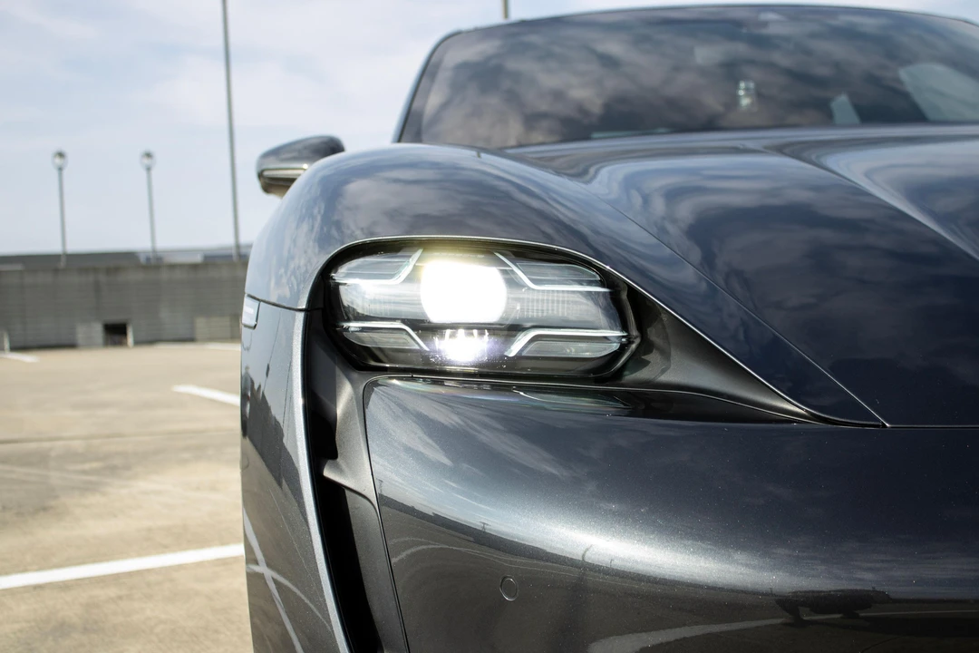 2020 Porsche Taycan Turbo - Image 11 of 31