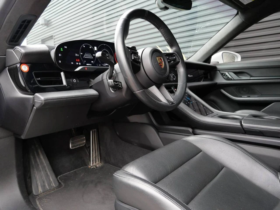 2020 Porsche Taycan Turbo - Image 4 of 5