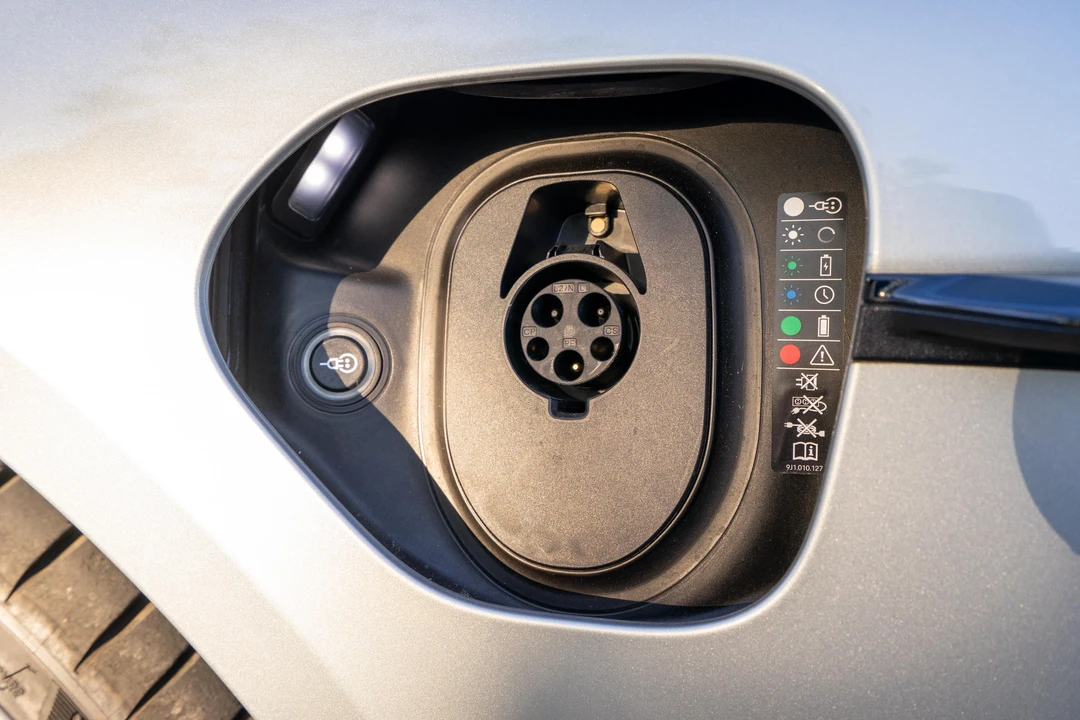 2020 Porsche Taycan Turbo - Image 27 of 31