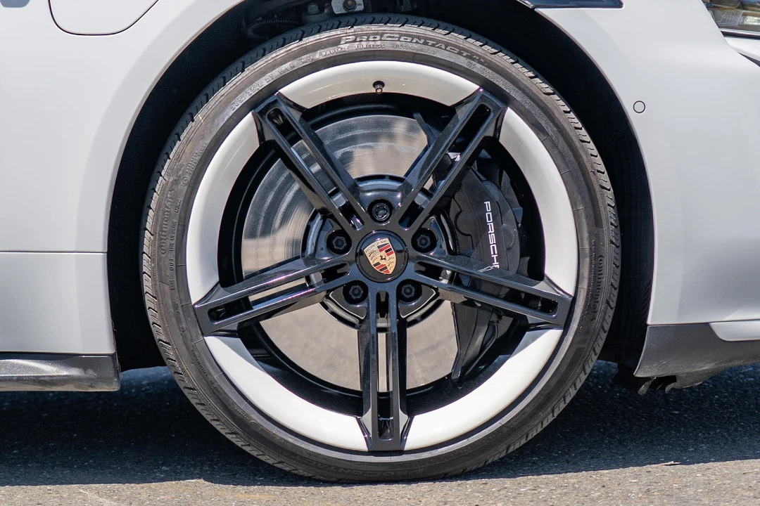 2020 Porsche Taycan Turbo - Image 27 of 31