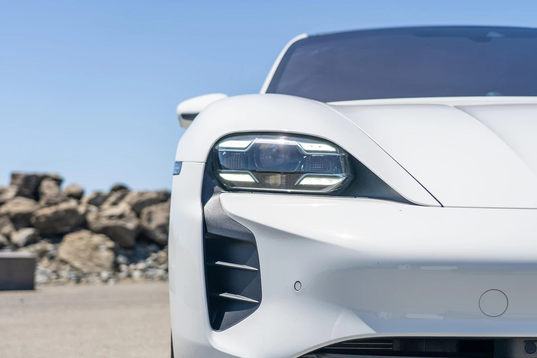 2020 Porsche Taycan Turbo - Image 12 of 31