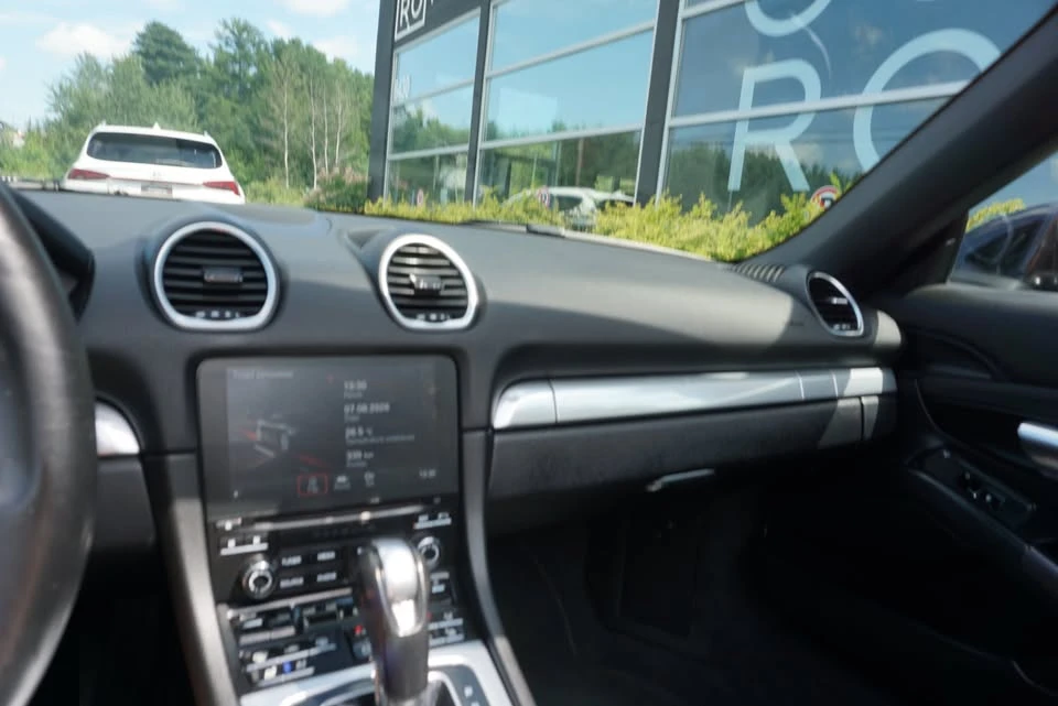 2020 Porsche 718 Boxster - Image 9 of 11