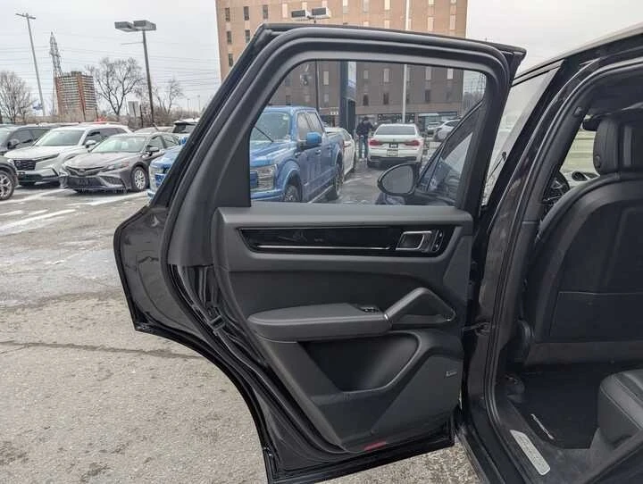 2020 Porsche 9Y0/9Y3 Cayenne - Image 8 of 18