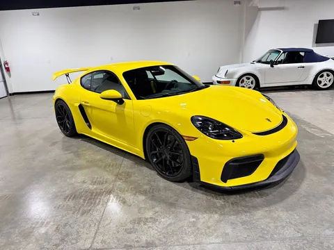 2020 Porsche GT4
