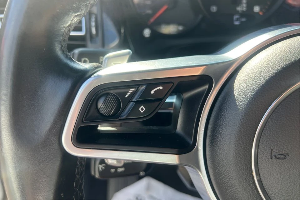 2020 Porsche Macan - Image 14 of 20