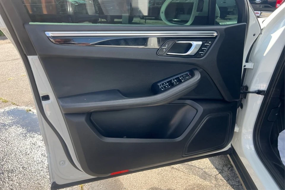 2020 Porsche Macan - Image 17 of 20
