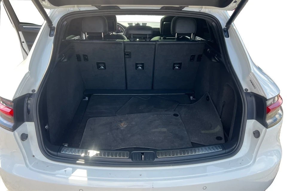 2020 Porsche Macan - Image 9 of 20
