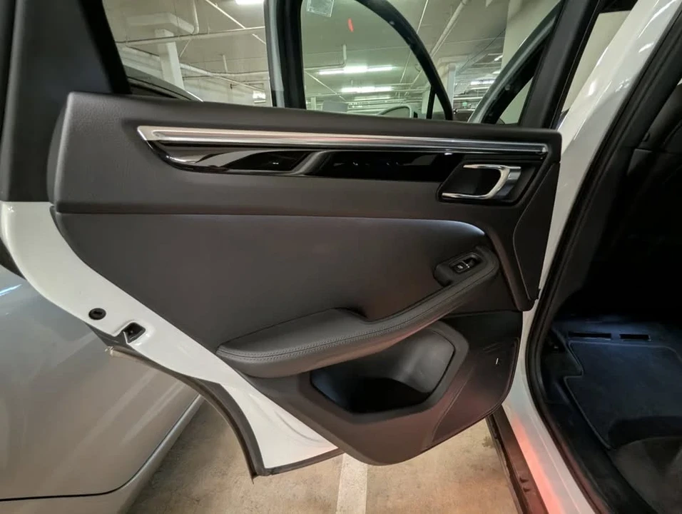 2020 Porsche Macan - Image 13 of 18