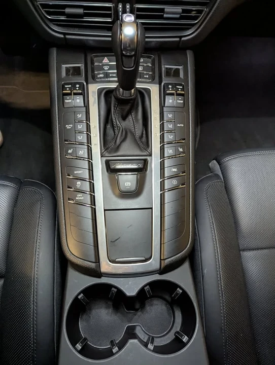 2020 Porsche Macan - Image 10 of 18