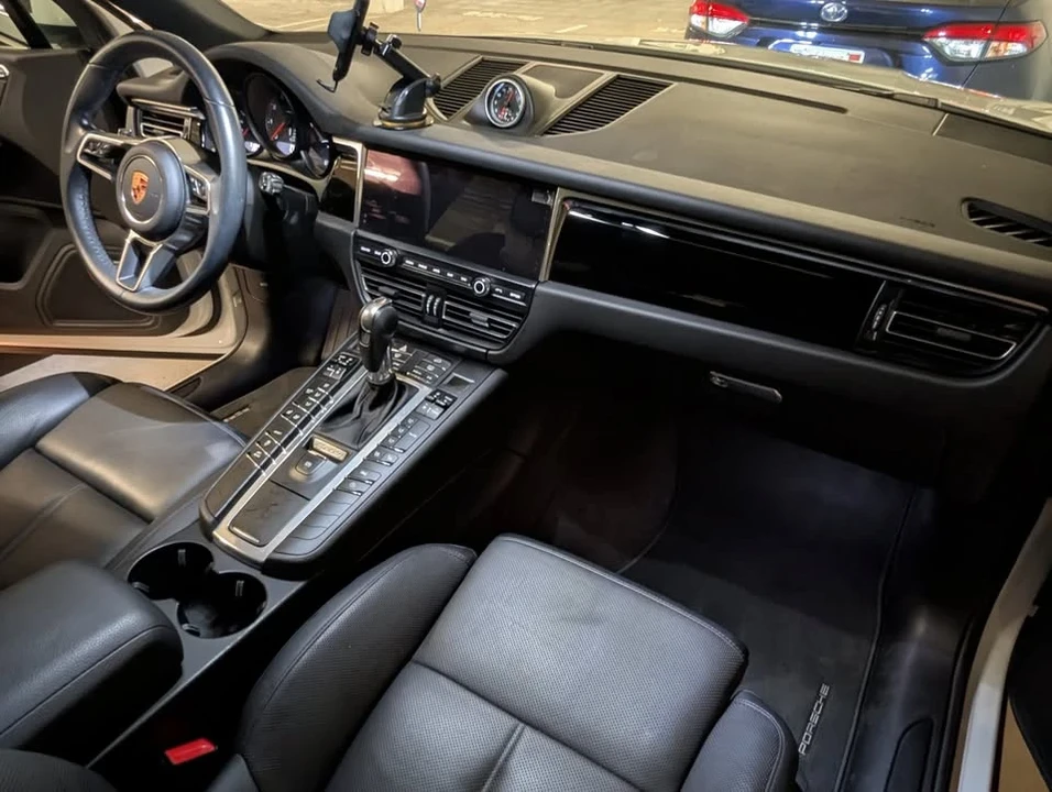 2020 Porsche Macan - Image 9 of 18