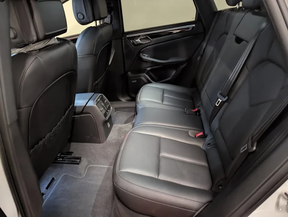 2020 Porsche Macan - Image 12 of 18