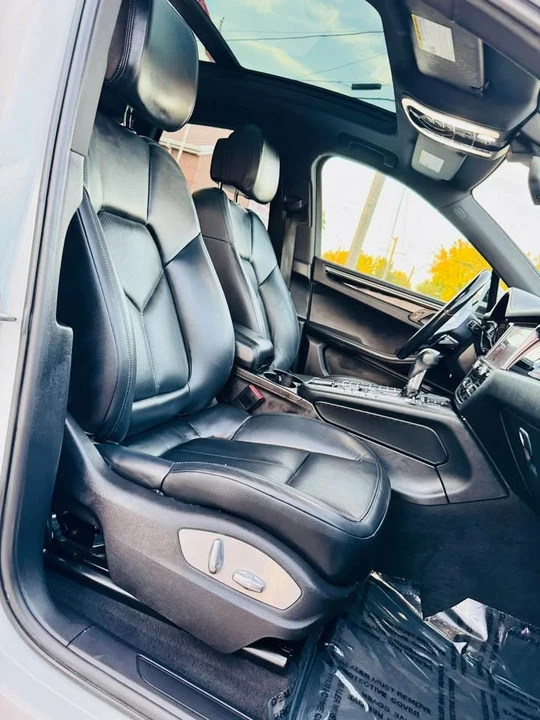 2020 Porsche Macan - Image 12 of 20