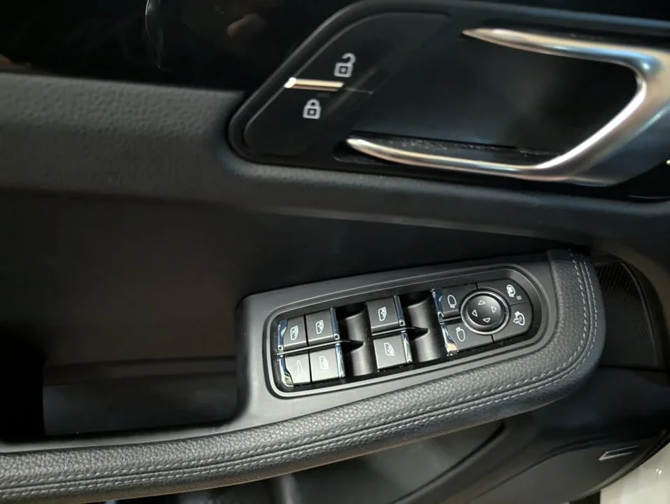 2020 Porsche Macan - Image 7 of 18