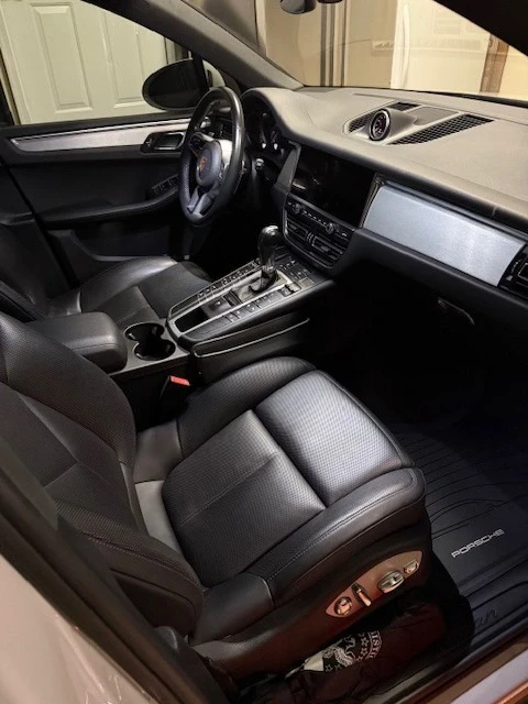 2020 Porsche Macan - Image 10 of 11