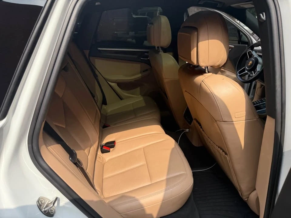 2020 Porsche Macan - Image 15 of 19