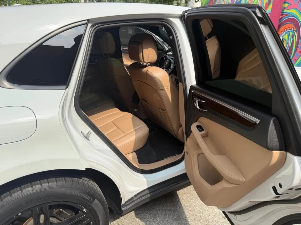 2020 Porsche Macan - Image 17 of 19