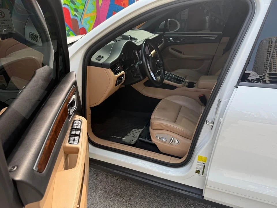 2020 Porsche Macan - Image 16 of 19