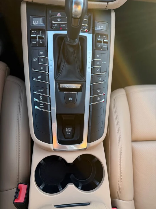 2020 Porsche Macan - Image 12 of 13