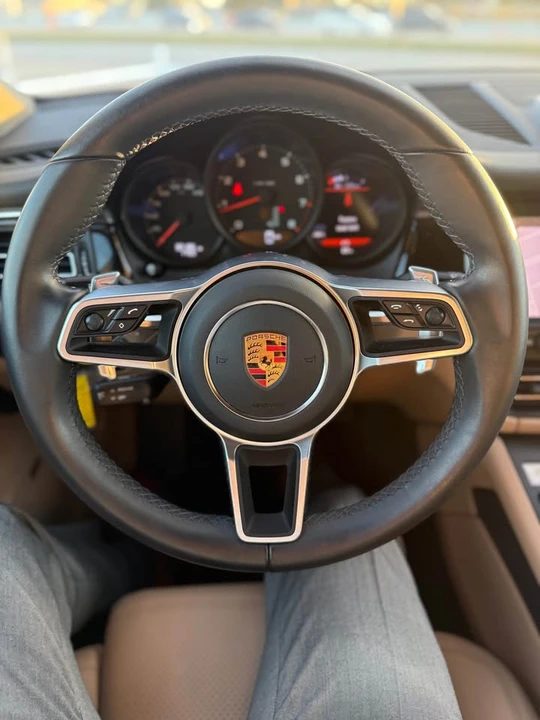 2020 Porsche Macan - Image 10 of 13