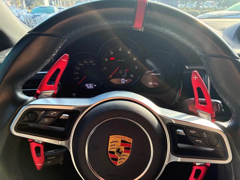2020 Porsche Macan - Image 9 of 10