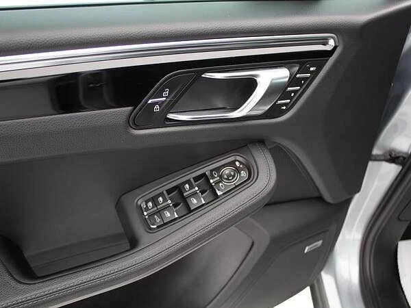 2020 Porsche Macan S - Image 18 of 20
