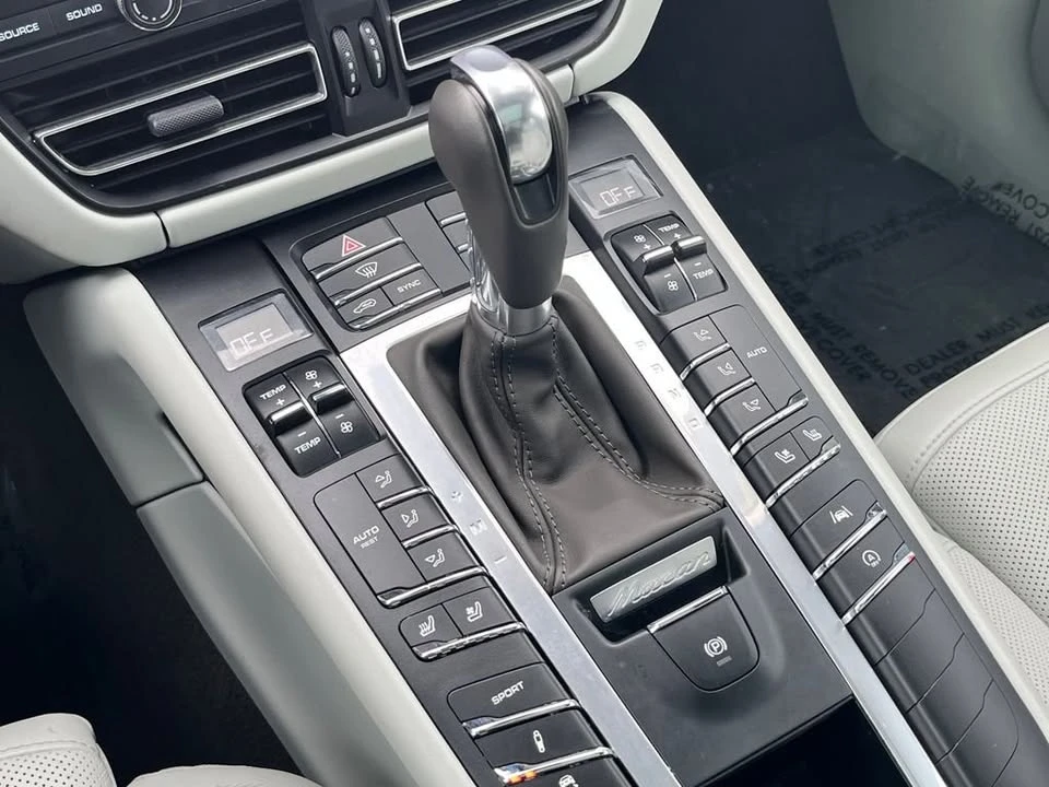 2020 Porsche Macan - Image 12 of 13