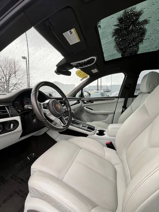 2020 Porsche Macan - Image 9 of 13