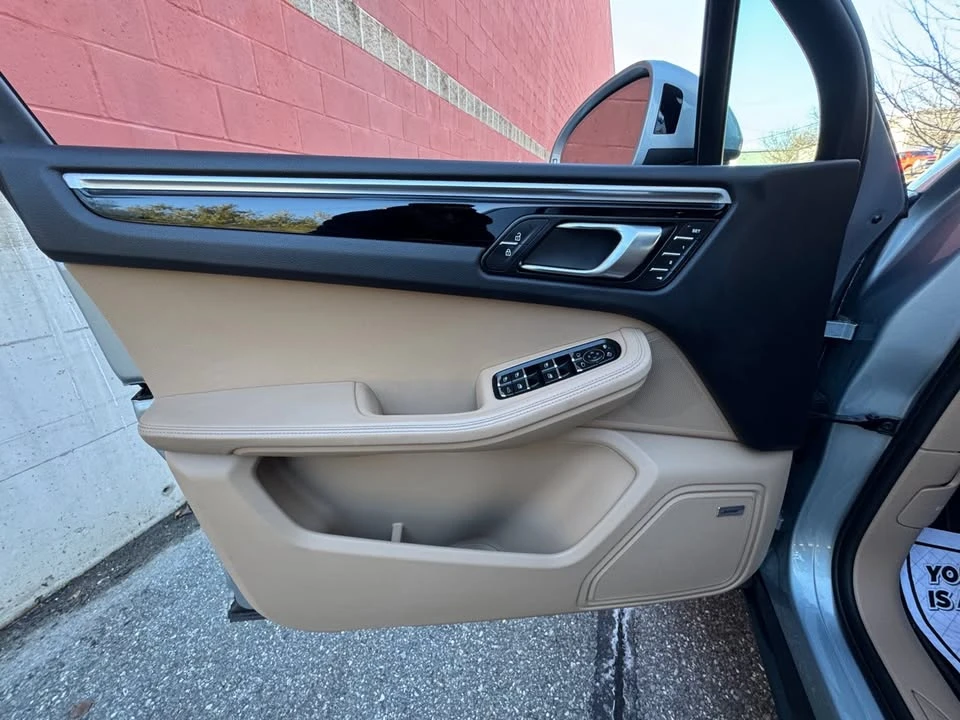 2020 Porsche Macan - Image 16 of 20