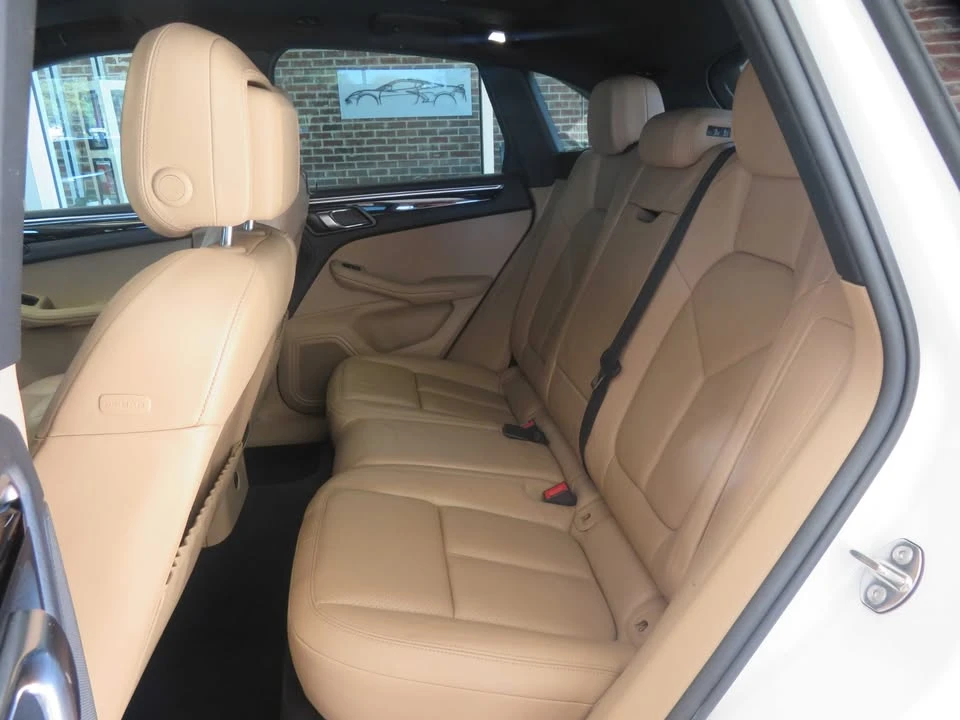 2020 Porsche Macan - Image 19 of 20
