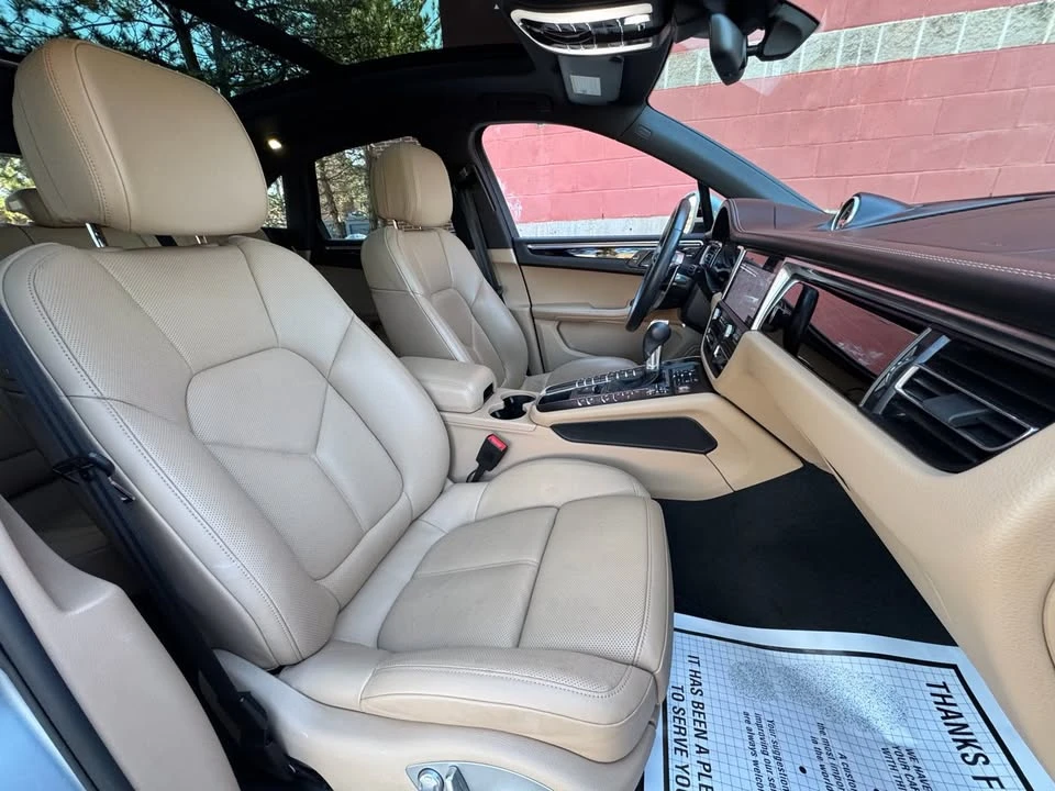 2020 Porsche Macan - Image 15 of 20