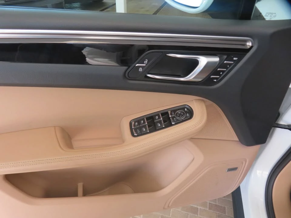 2020 Porsche Macan - Image 14 of 20