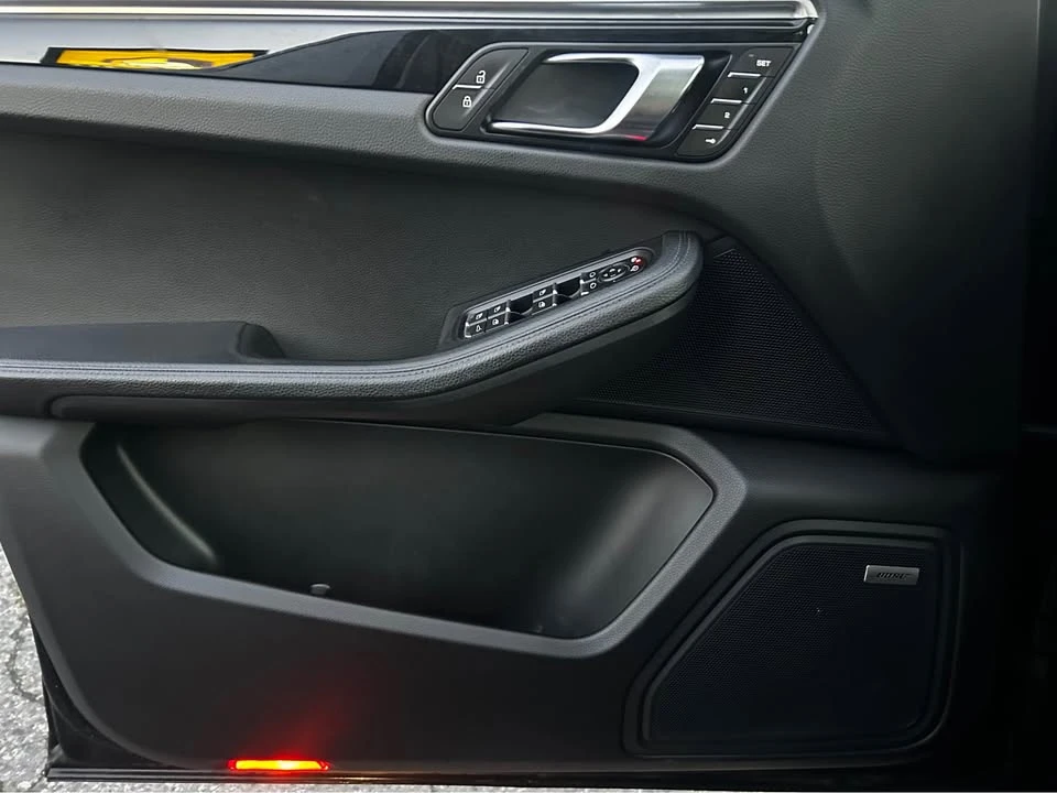 2020 Porsche Macan - Image 18 of 20