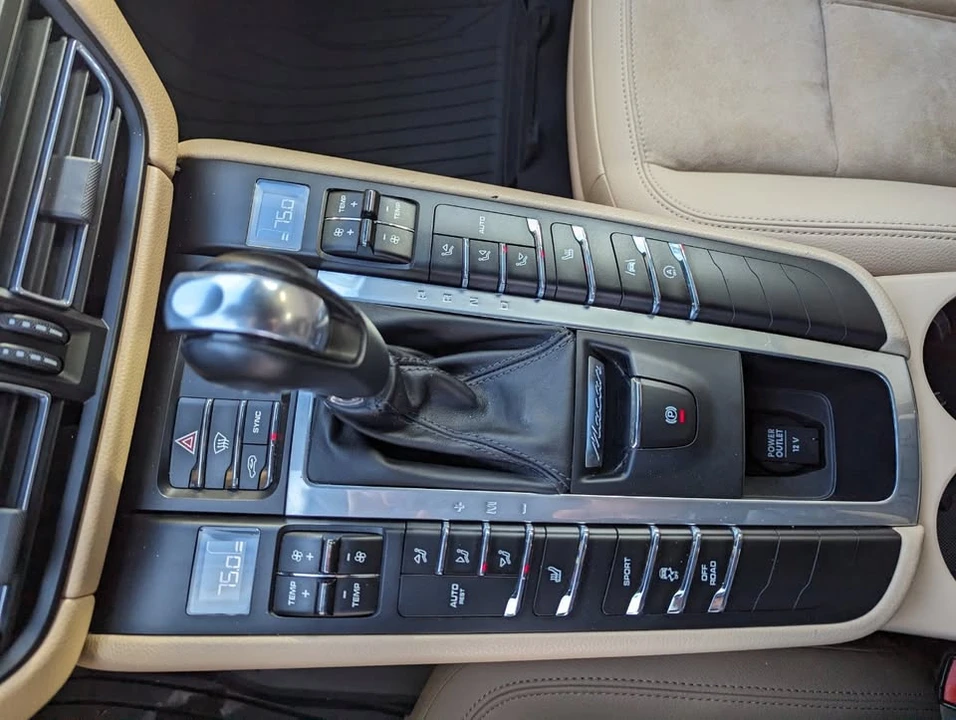 2020 Porsche Macan - Image 15 of 20