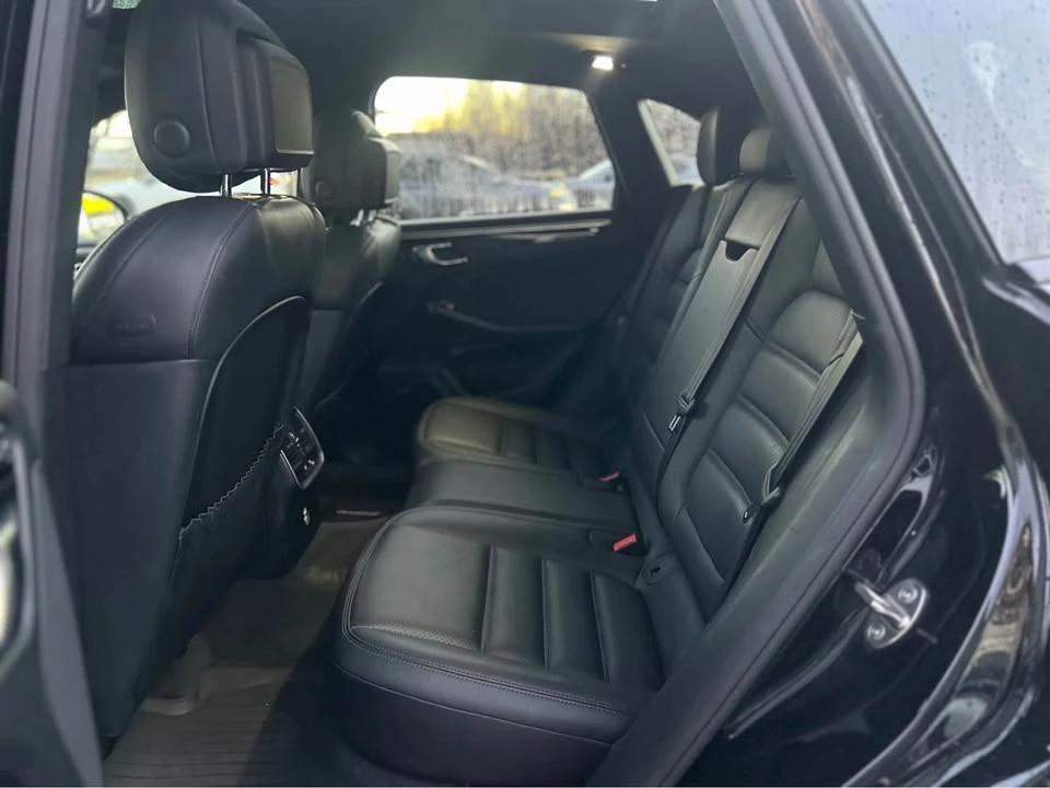 2020 Porsche Macan - Image 9 of 20