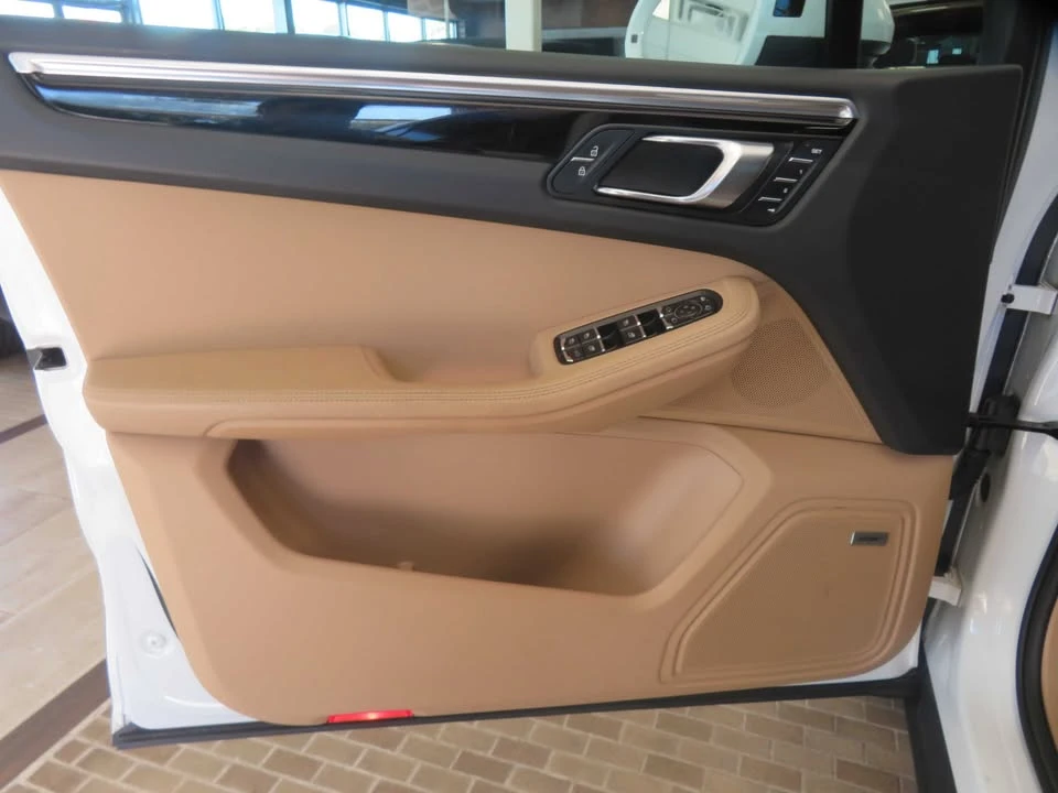 2020 Porsche Macan - Image 13 of 20