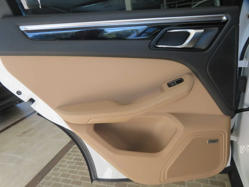 2020 Porsche Macan - Image 17 of 20